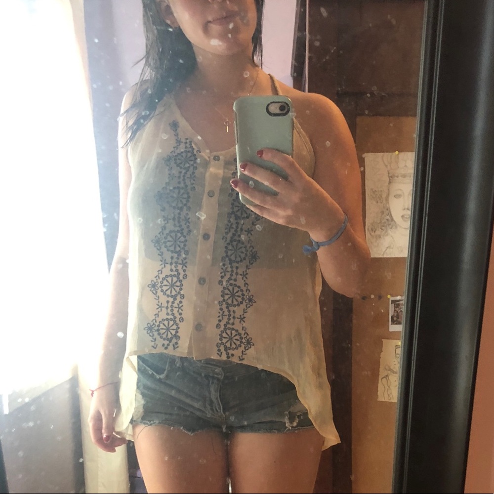 Flowy High-Low Patterned Tank - Picture 4 of 4